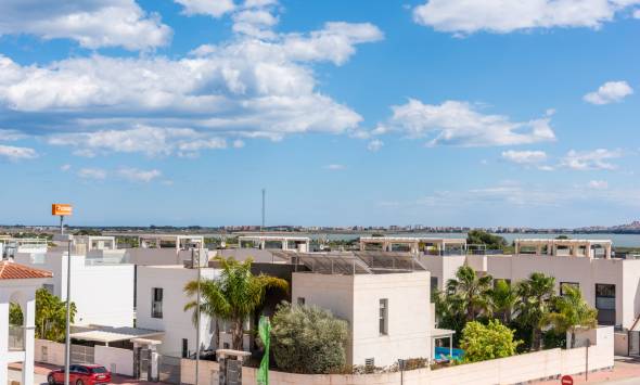 Detached in Los Montesinos