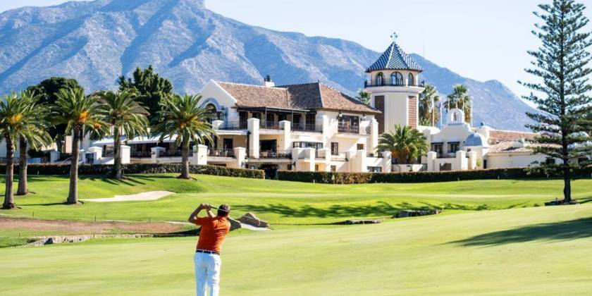 GOLFEN IN MARBELLA: DE COMPLETE GIDS VOOR DE BESTE GOLFBANEN EN LUXEVASTGOED