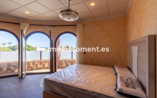 Resale - Detached villa - Orihuela Costa