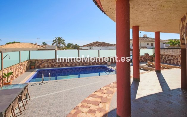 Resale - Detached villa - Orihuela Costa