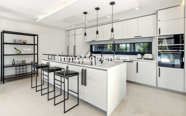 Resale - Detached villa - Marbella - Nueva Andalucía
