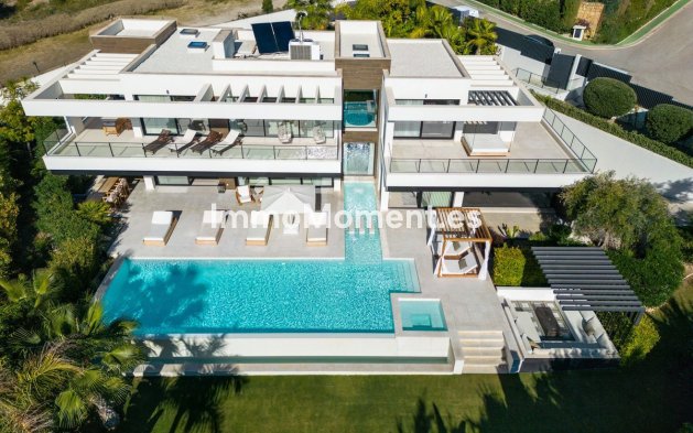 Resale - Detached villa - Marbella - Nueva Andalucía