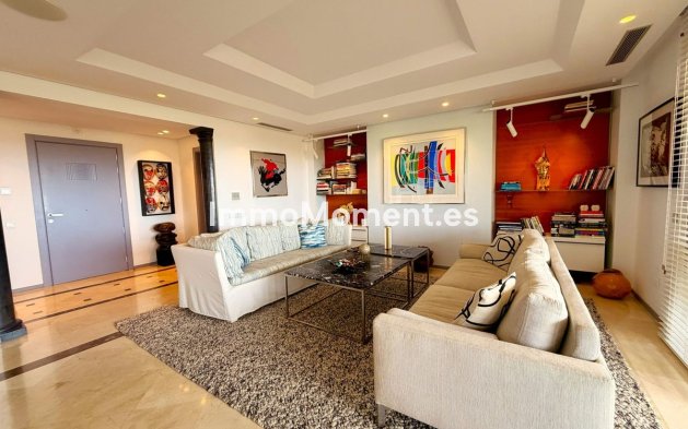 Resale - Apartment - Marbella - Nueva Andalucía