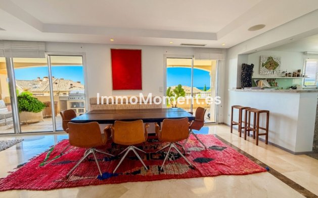 Resale - Apartment - Marbella - Nueva Andalucía