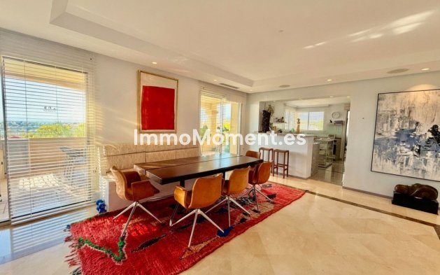 Resale - Apartment - Marbella - Nueva Andalucía