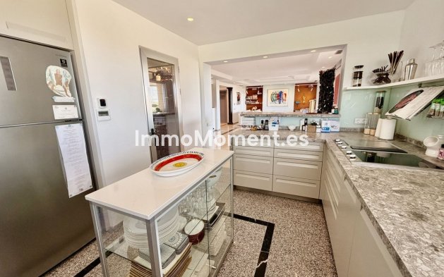 Resale - Apartment - Marbella - Nueva Andalucía