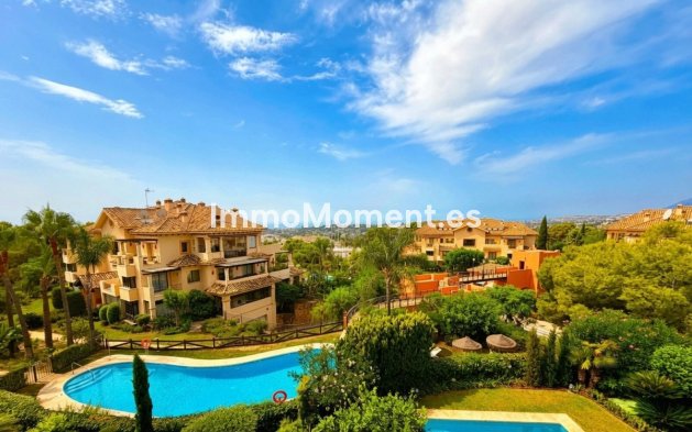 Resale - Apartment - Marbella - Nueva Andalucía