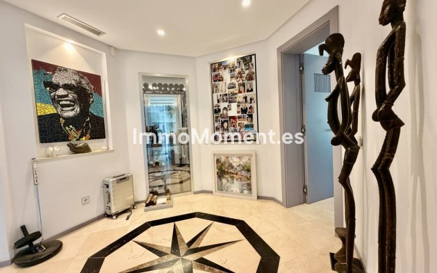 Resale - Apartment - Marbella - Nueva Andalucía