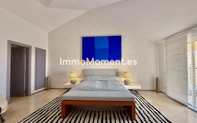 Resale - Apartment - Marbella - Nueva Andalucía