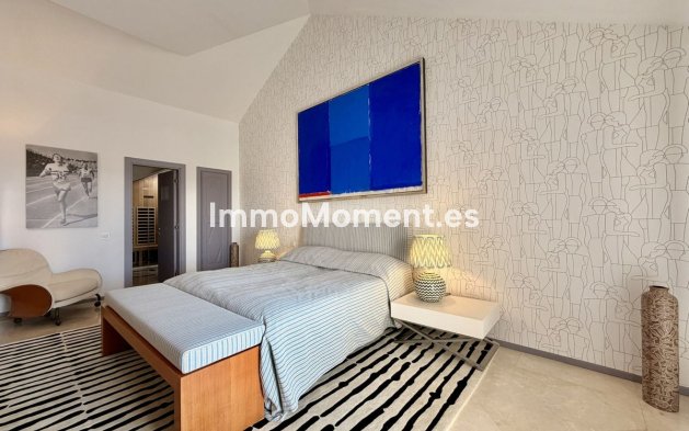 Resale - Apartment - Marbella - Nueva Andalucía
