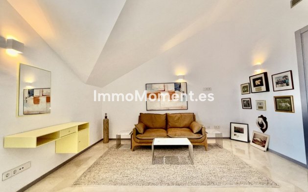 Resale - Apartment - Marbella - Nueva Andalucía
