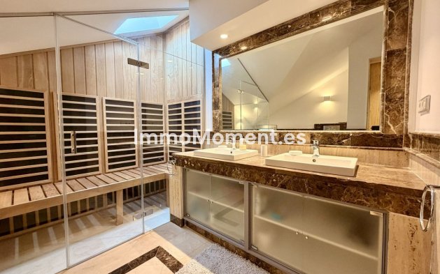 Resale - Apartment - Marbella - Nueva Andalucía