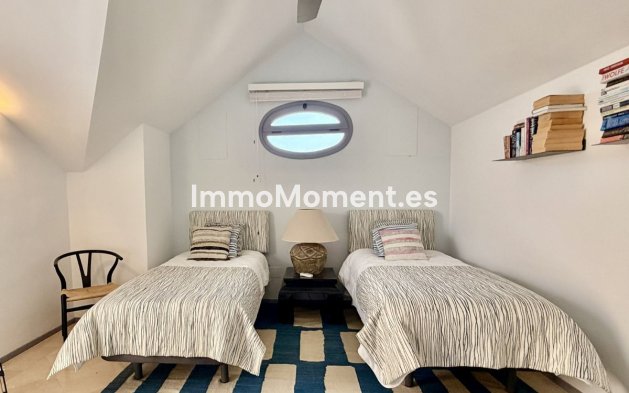 Resale - Apartment - Marbella - Nueva Andalucía