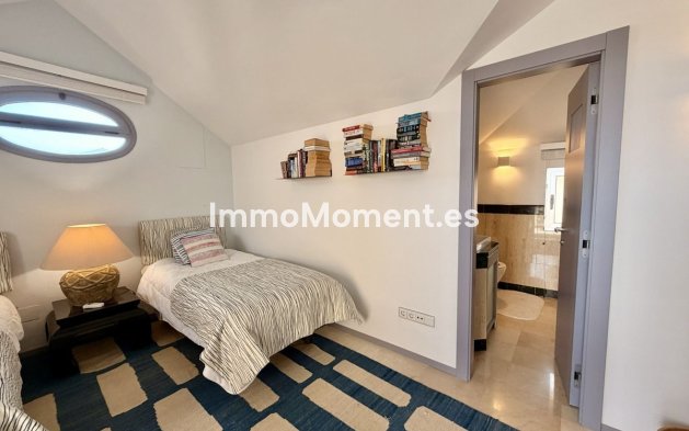 Resale - Apartment - Marbella - Nueva Andalucía