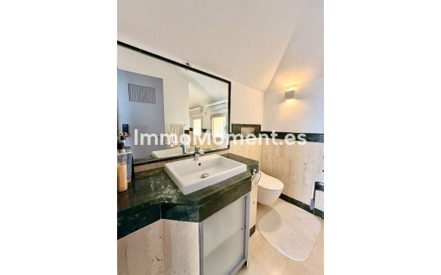 Resale - Apartment - Marbella - Nueva Andalucía