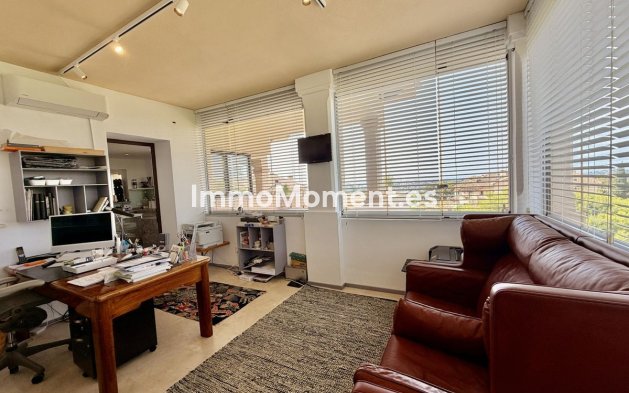 Resale - Apartment - Marbella - Nueva Andalucía
