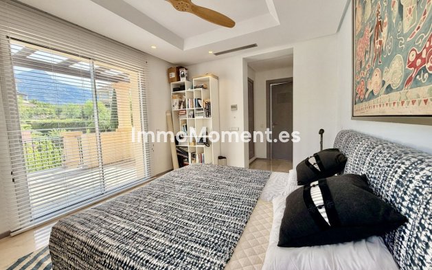 Resale - Apartment - Marbella - Nueva Andalucía