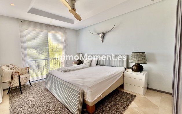 Resale - Apartment - Marbella - Nueva Andalucía