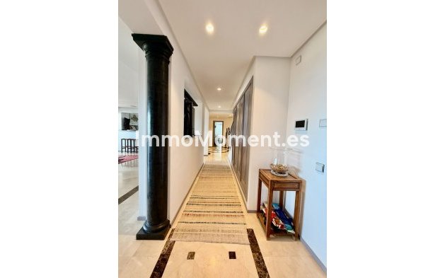Resale - Apartment - Marbella - Nueva Andalucía