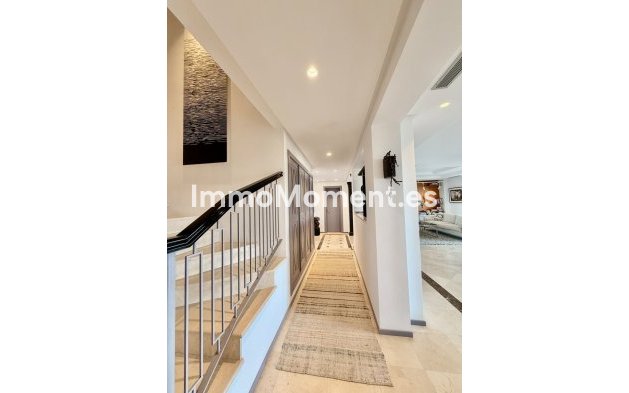 Resale - Apartment - Marbella - Nueva Andalucía