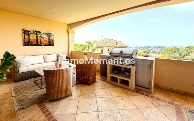 Resale - Apartment - Marbella - Nueva Andalucía