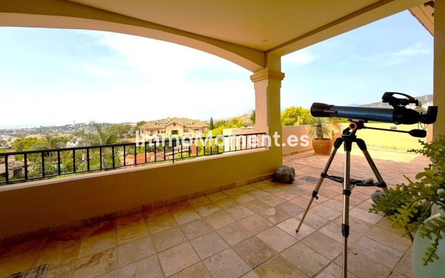 Resale - Apartment - Marbella - Nueva Andalucía