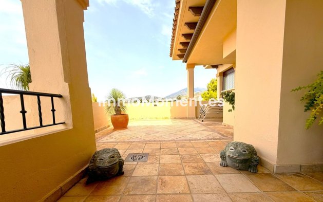 Resale - Apartment - Marbella - Nueva Andalucía