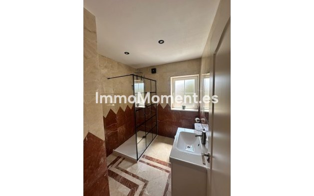 Wiederverkauf - Freistehende Villa - Estepona  - Estepona Centro