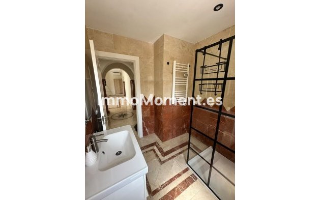 Wiederverkauf - Freistehende Villa - Estepona  - Estepona Centro