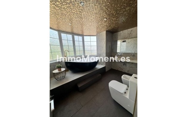 Wiederverkauf - Freistehende Villa - Estepona  - Estepona Centro