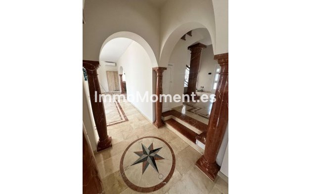 Wiederverkauf - Freistehende Villa - Estepona  - Estepona Centro