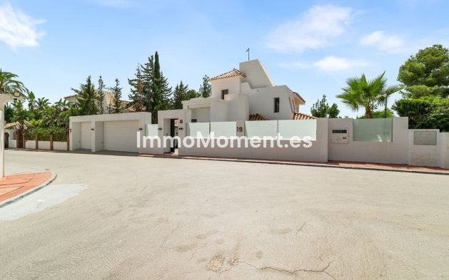 Wiederverkauf - Freistehende Villa - Marbella - Nueva Andalucía