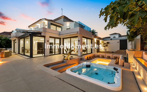 Wiederverkauf - Freistehende Villa - Marbella - Nueva Andalucía
