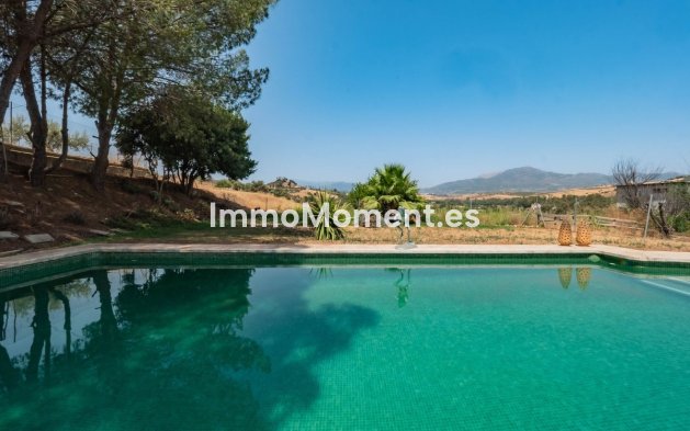 Resale - Country house - Inland  - Coín