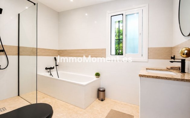 Resale - Detached villa - Marbella - Las Chapas