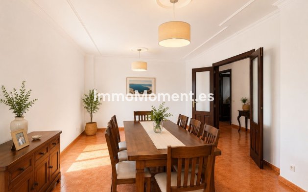 Resale - Detached villa - Estepona - Estepona Centro