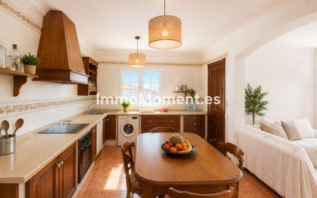 Resale - Detached villa - Estepona - Estepona Centro