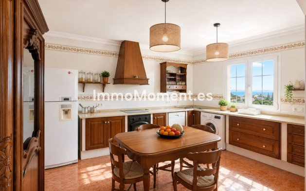 Resale - Detached villa - Estepona - Estepona Centro
