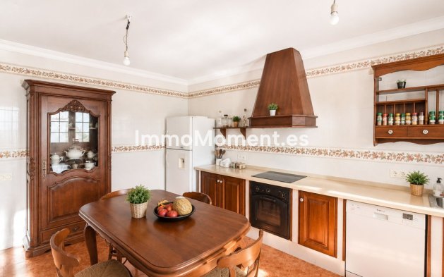 Resale - Detached villa - Estepona - Estepona Centro