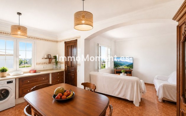 Resale - Detached villa - Estepona - Estepona Centro