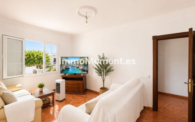 Resale - Detached villa - Estepona - Estepona Centro