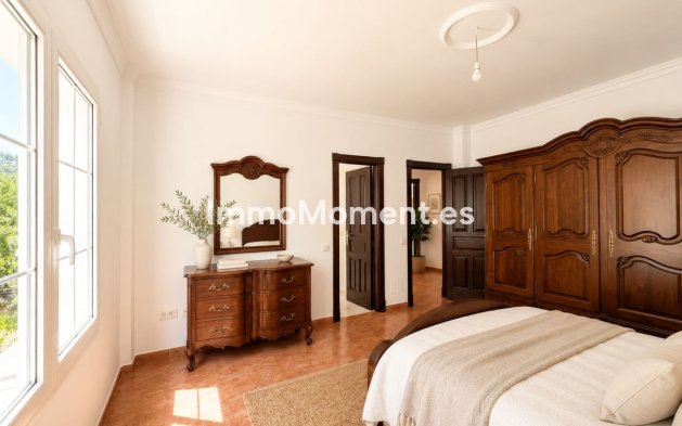 Resale - Detached villa - Estepona - Estepona Centro
