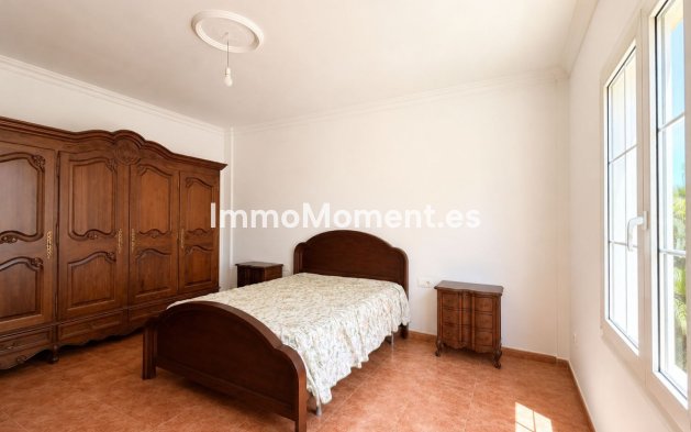 Resale - Detached villa - Estepona - Estepona Centro