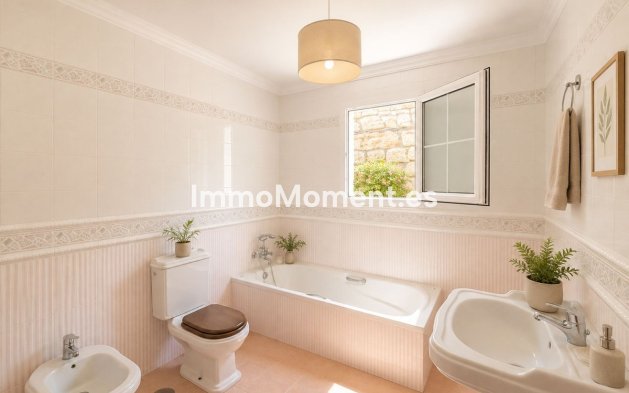 Resale - Detached villa - Estepona - Estepona Centro