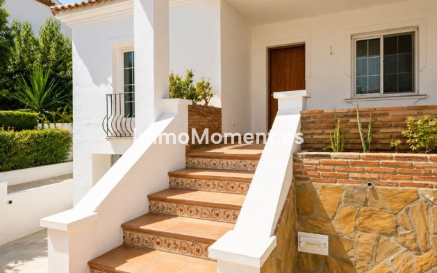 Resale - Detached villa - Estepona - Estepona Centro