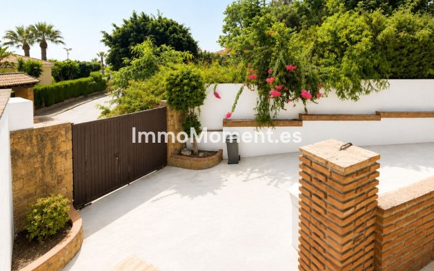 Resale - Detached villa - Estepona - Estepona Centro