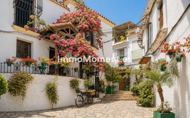 Resale - Detached villa - Estepona - Estepona Centro