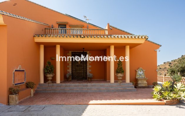Resale - Country house - Inland  - Almogía