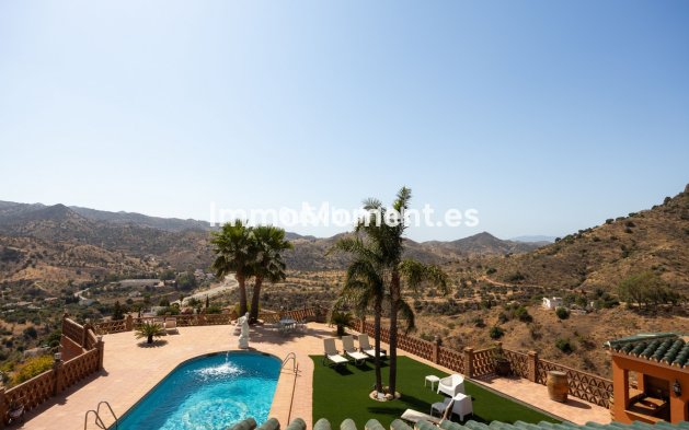 Resale - Country house - Inland  - Almogía