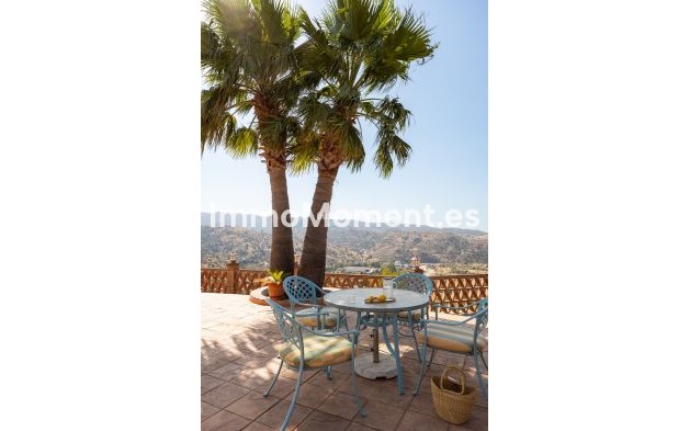 Resale - Country house - Inland  - Almogía